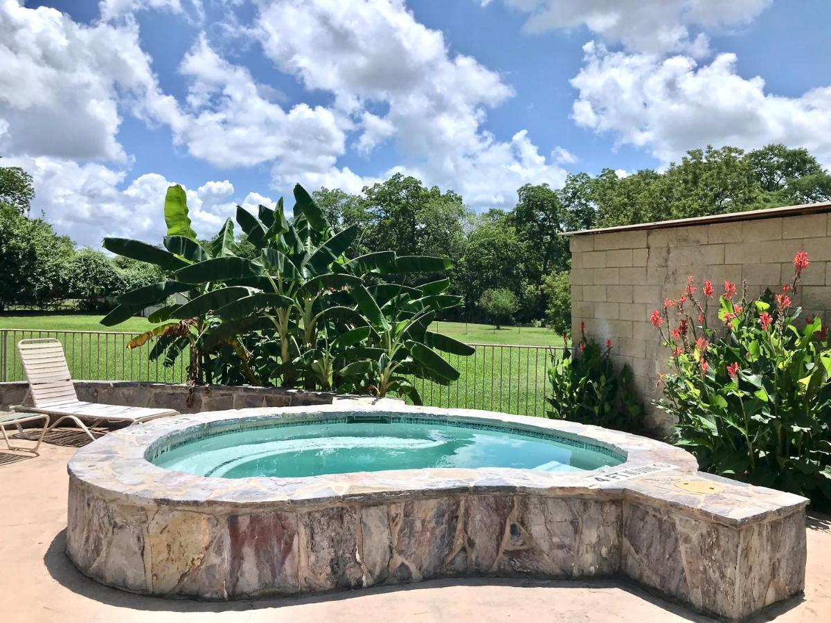Waterwheel Retreat Apartment New Braunfels Exterior photo